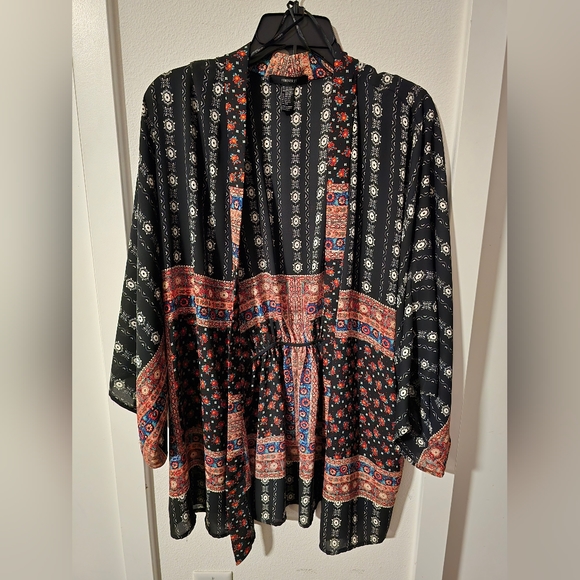 Coachella Kimono Vibes - Picture 1 of 8